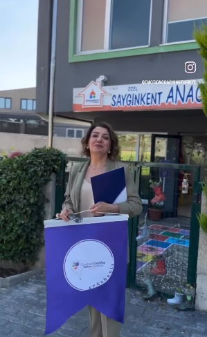 EC Türkiye Uluslararası EFSchools & Duygu Dostu Okul Akreditasyon programı kapsamında süreci başarıyla tamamlayan okullarımıza bayrak, belge ve levhalarını teslimi